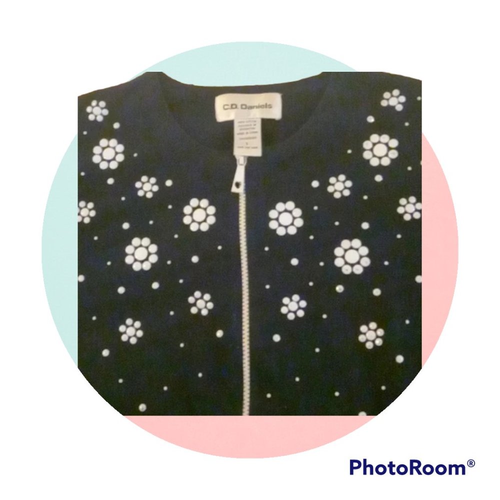 C.D. Daniel's size Large zip up beautiful little white flowers blue sweater